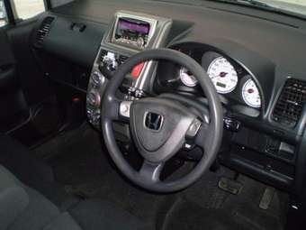2002 Honda Mobilio Spike Pics
