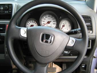 2002 Honda Mobilio Spike Pictures