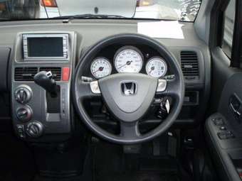 2003 Honda Mobilio Spike Pictures