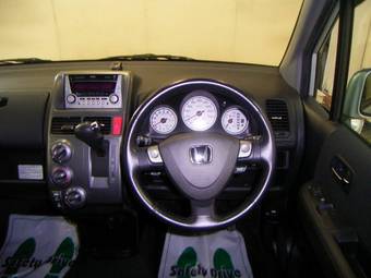 2003 Honda Mobilio Spike Photos