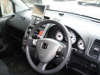 2003 Honda Mobilio Spike Pictures