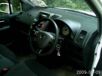2003 Honda Mobilio Spike Images