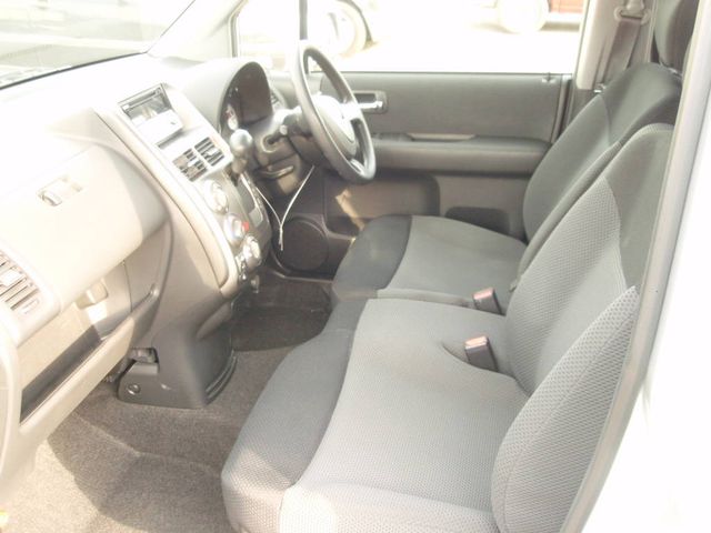 2004 Honda Mobilio Spike