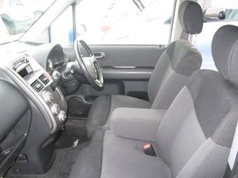 2004 Honda Mobilio Spike Photos