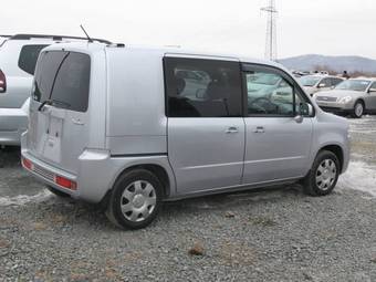 2004 Honda Mobilio Spike Photos