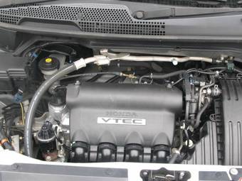 2004 Honda Mobilio Spike Images