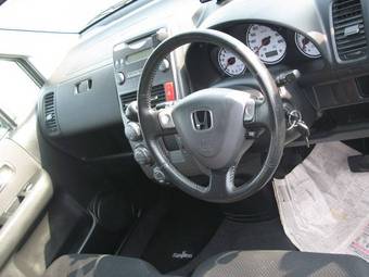 2004 Honda Mobilio Spike Pictures