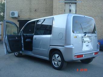 2004 Honda Mobilio Spike Images