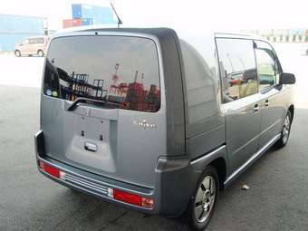 2005 Honda Mobilio Spike Images