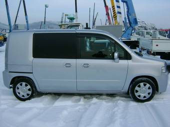 2005 Honda Mobilio Spike Photos