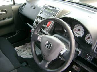 2005 Honda Mobilio Spike Pictures