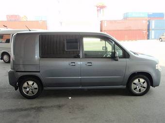 2005 Honda Mobilio Spike Images