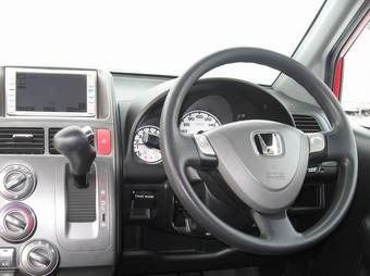 2005 Honda Mobilio Spike Pictures