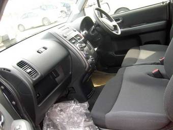 2005 Honda Mobilio Spike Photos