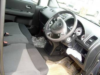 2005 Honda Mobilio Spike Photos