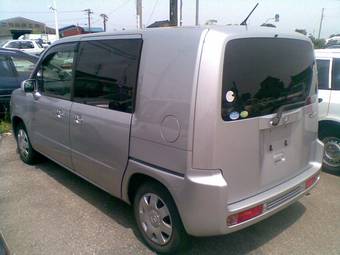 2005 Honda Mobilio Spike Pictures