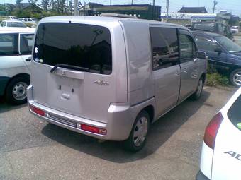 2005 Honda Mobilio Spike Pictures