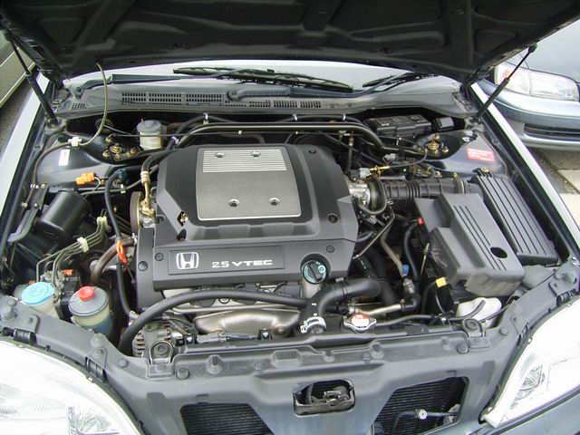 1999 Honda Saber Pictures