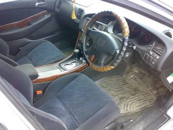 2000 Honda Saber Images