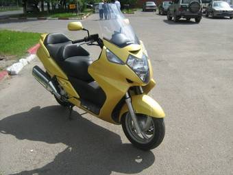 2004 Honda Silver WING Pictures