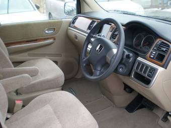 2004 Honda Stepwgn Images