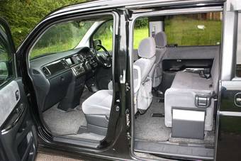 2004 Honda Stepwgn Images