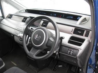 2005 Honda Stepwgn Images
