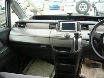 2005 Honda Stepwgn Photos