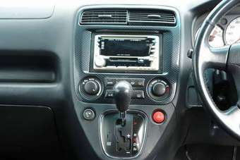 2000 Honda Stream Photos