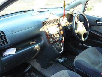 2000 Honda Stream Pictures