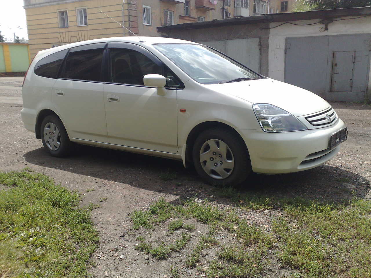 Хонда стрим 2000