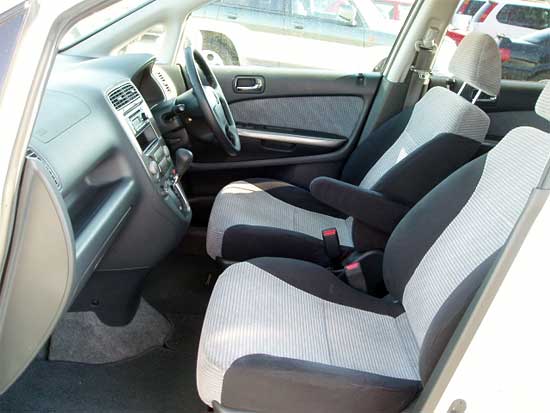 2001 Honda Stream Photos