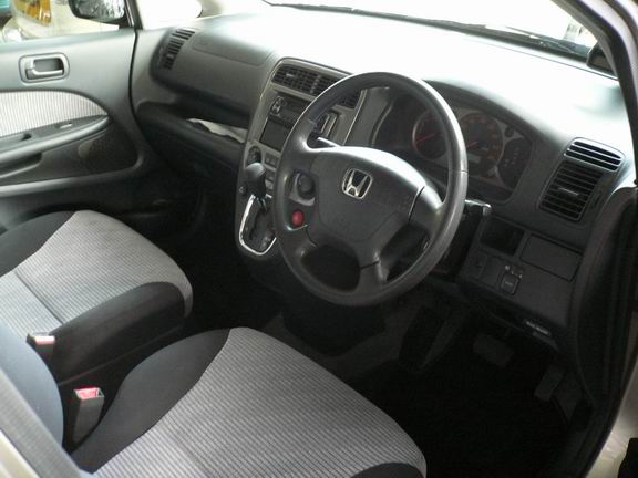 2001 Honda Stream Photos