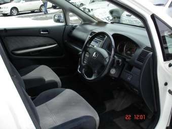 2001 Honda Stream Photos