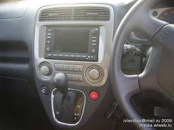 2001 Honda Stream Photos