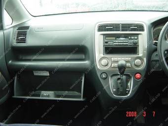 2001 Honda Stream Photos