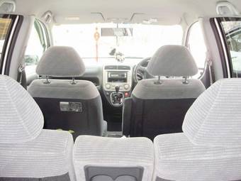 2001 Honda Stream Photos