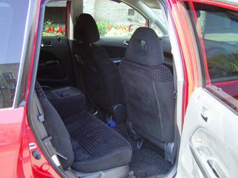 2001 Honda Stream Photos