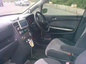 2001 Honda Stream Photos