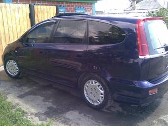 2001 Honda Stream Photos