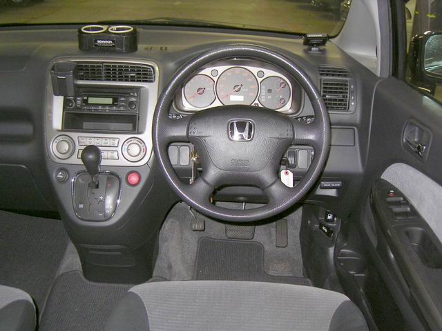 2002 Honda Stream Photos