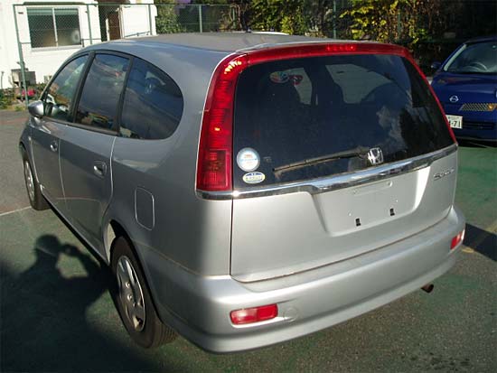 2002 Honda Stream Photos