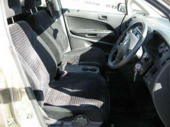 2002 Honda Stream Photos