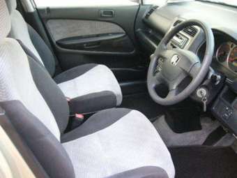 2002 Honda Stream Photos