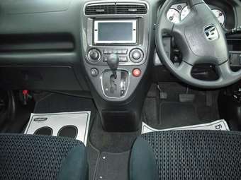 2002 Honda Stream Photos
