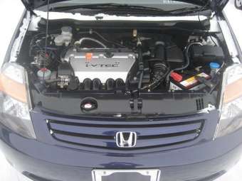 2002 Honda Stream Photos