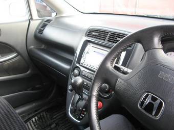 2002 Honda Stream Photos