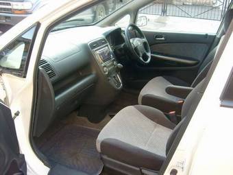 2002 Honda Stream Photos