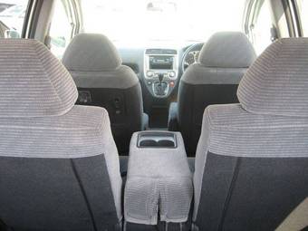 2002 Honda Stream Photos