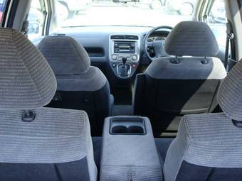 2002 Honda Stream Photos